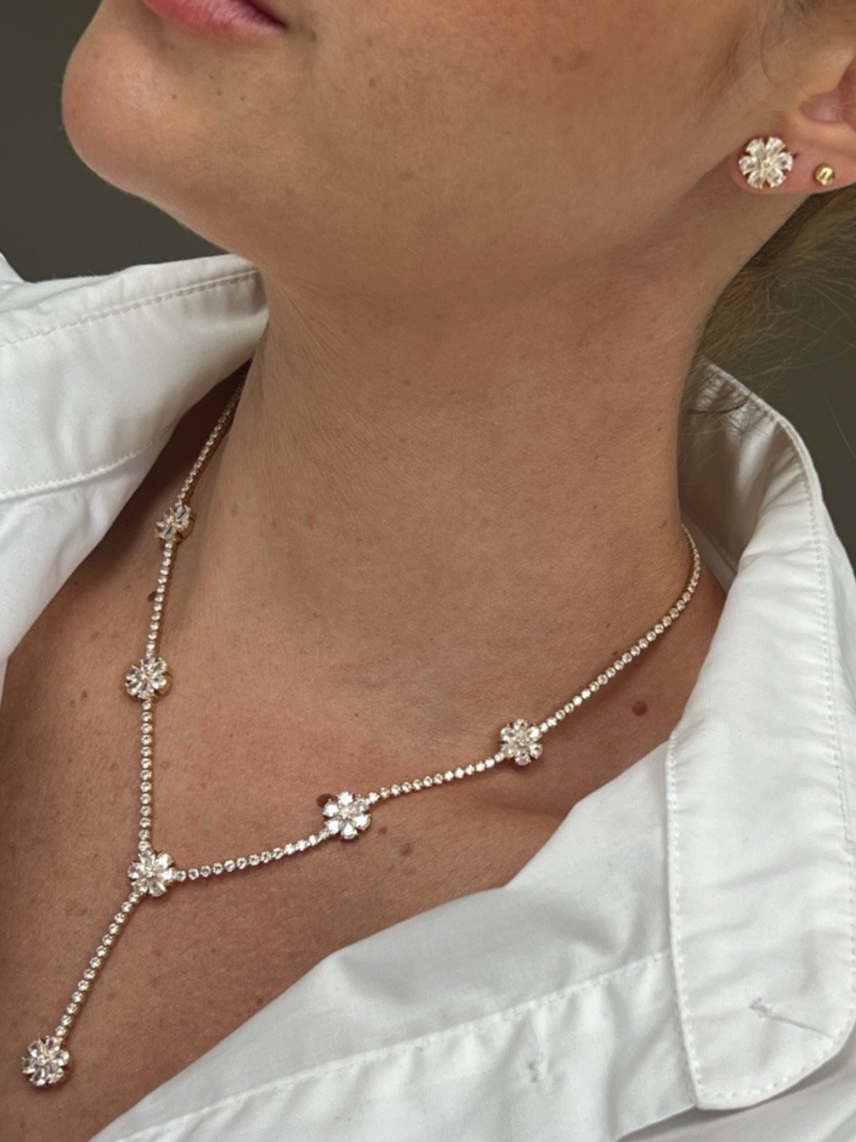 Conjunto Gravatinha Flor com Zircônia Cristal (Fecho Joia) em Banho de Ouro