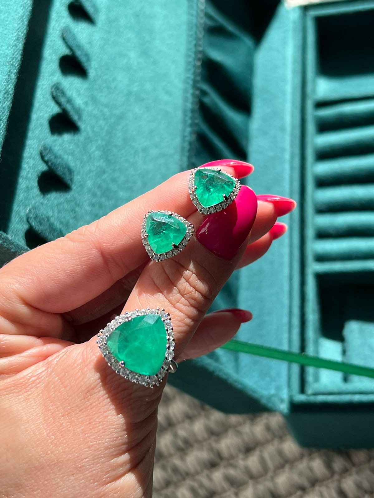 Conjunto Isabel Anel e Brinco com Zircônia Cristal e Fusion Verde Esmeralda em Banho de Ródio Branco