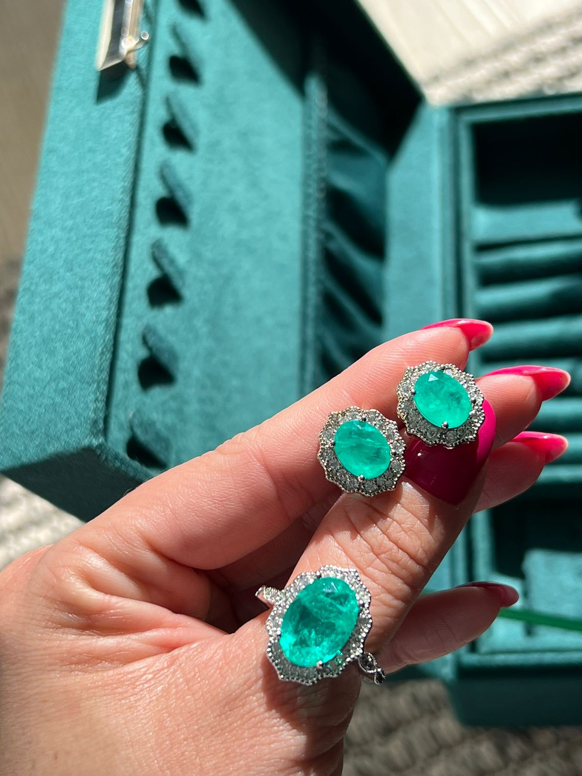 Conjunto Kate Anel e Brinco com Zircônia Cristal e Fusion Esmeralda Colombiana em Banho de Ródio Branco