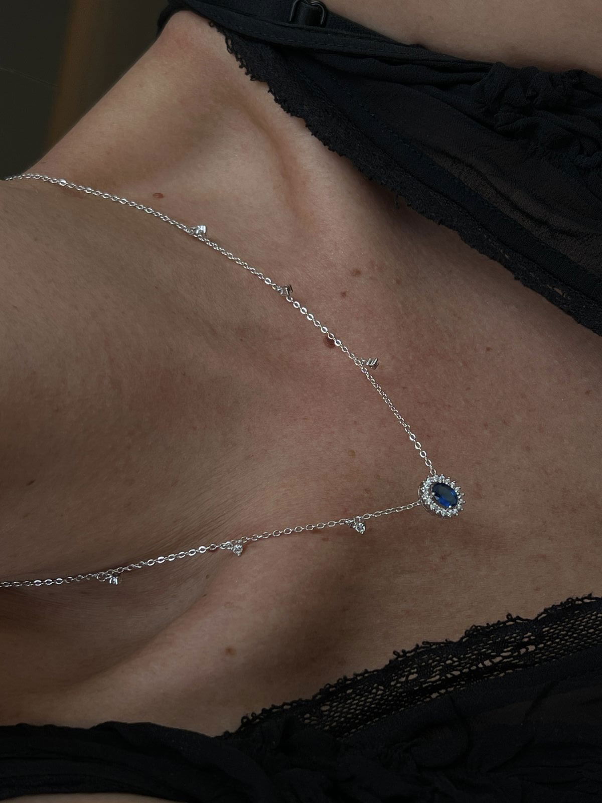 Conjunto Oval com Zircônia Cristal e Azul em Banho de Ródio Branco