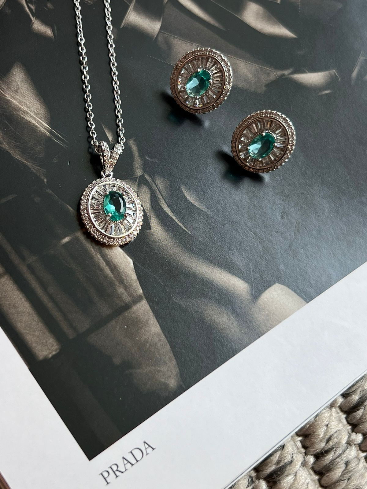 Conjunto Oval com Zircônia Cristal e Turmalina em Banho de Ródio Branco