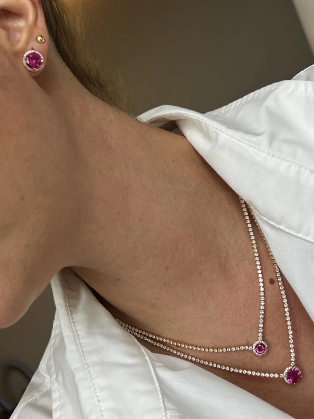 Conjunto Ponto de Luz Duplo com Zircônia Cristal e Pink (Fecho Joia) em Banho de Ouro