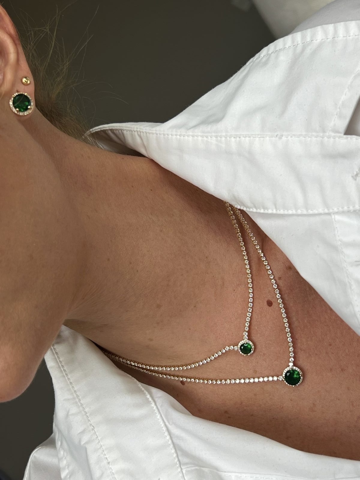 Conjunto Ponto de Luz Duplo com Zircônia Cristal e Verde Esmeralda (Fecho Joia) em Banho de Ouro