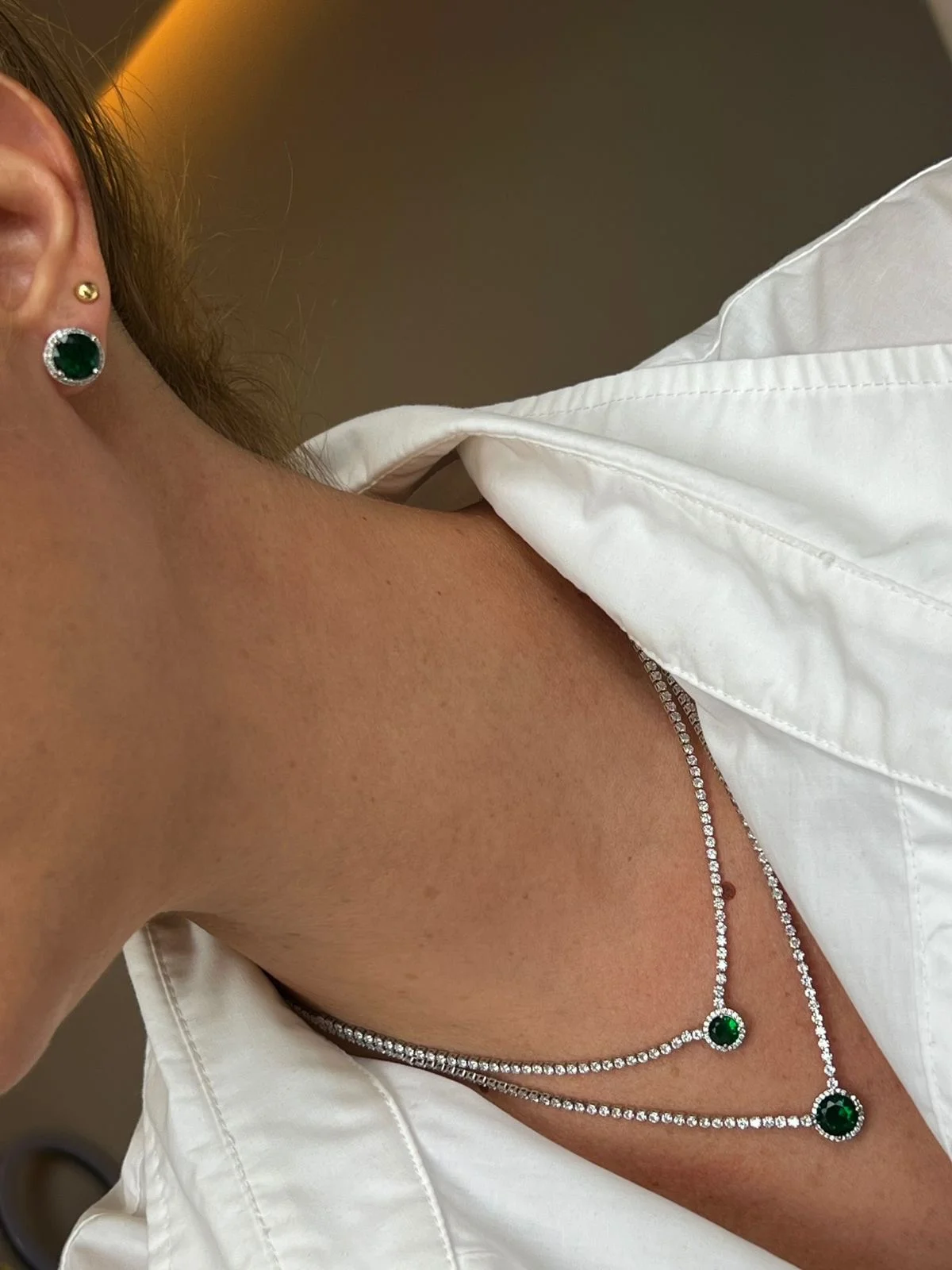 Conjunto Ponto de Luz Duplo com Zircônia Cristal e Verde Esmeralda (Fecho Joia) em Banho de Ródio Branco