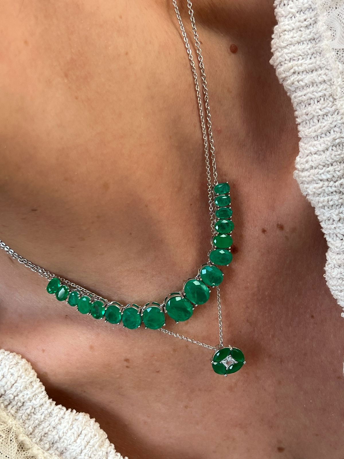 Conjunto Ponto de Luz Shapes Verde Esmeralda e Cristal em Banho de Ródio Branco