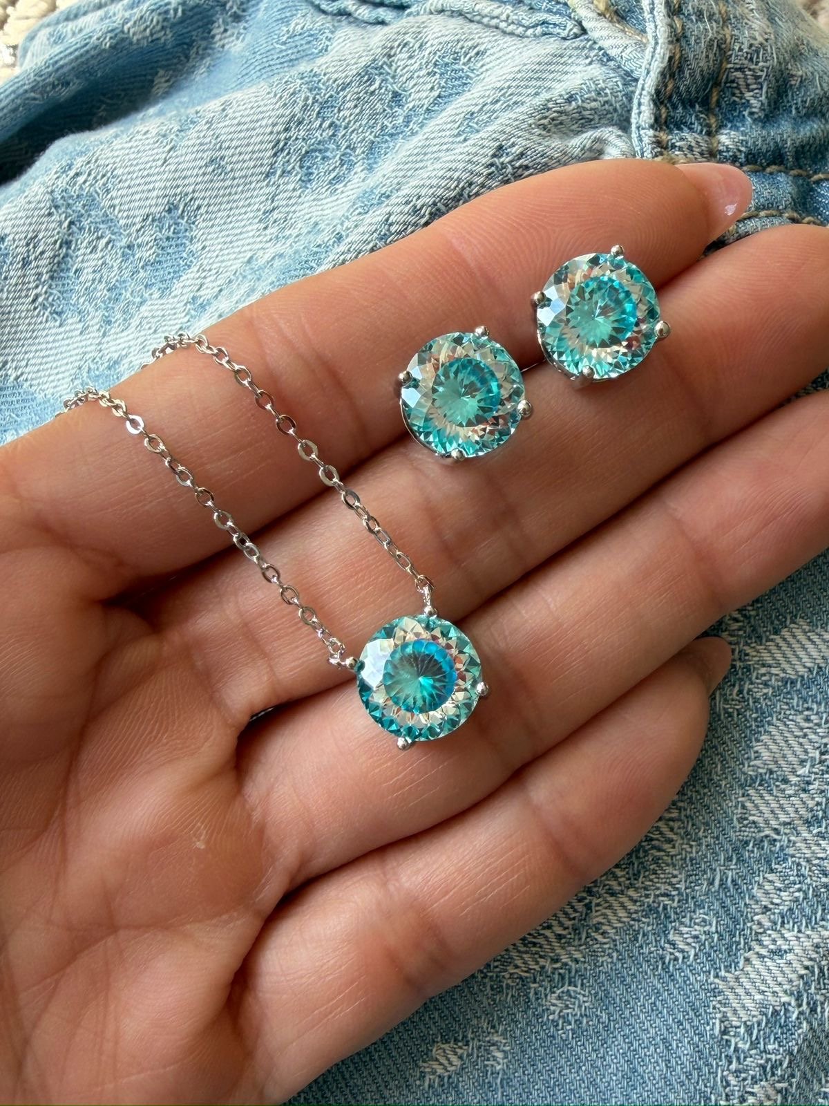 Conjunto Ponto de Luz Zircônia Sky Blue 10mm em Banho de Ródio Branco