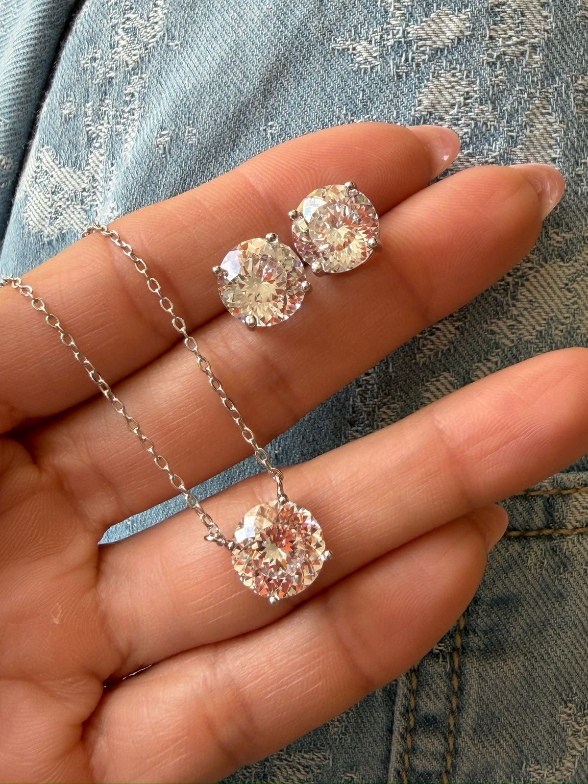 Conjunto Ponto de Luz Zircônia Cristal 10mm em Banho de Ródio Branco