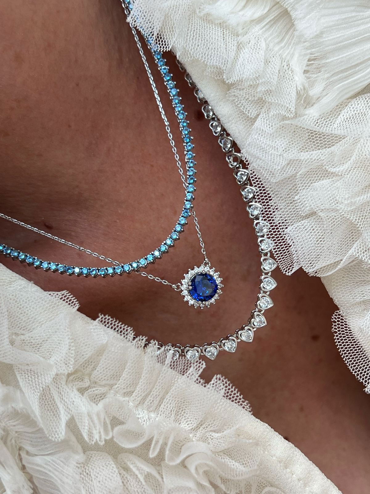 Conjunto Redondo com Zircônia Azul Safira e Cristal em Banho de Ródio Branco