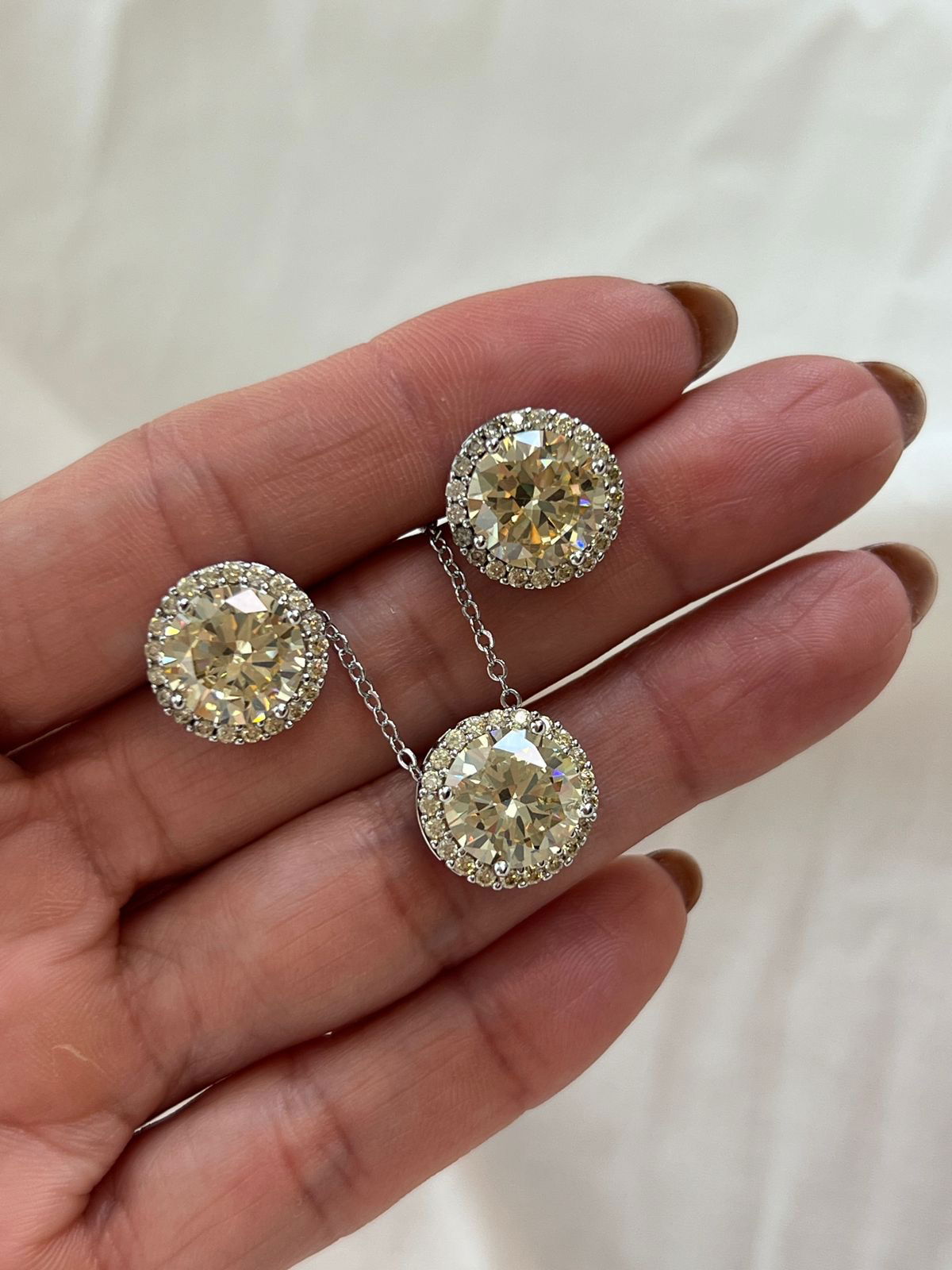 Conjunto Redondo com Zircônia Citrino em Banho de Ródio Branco