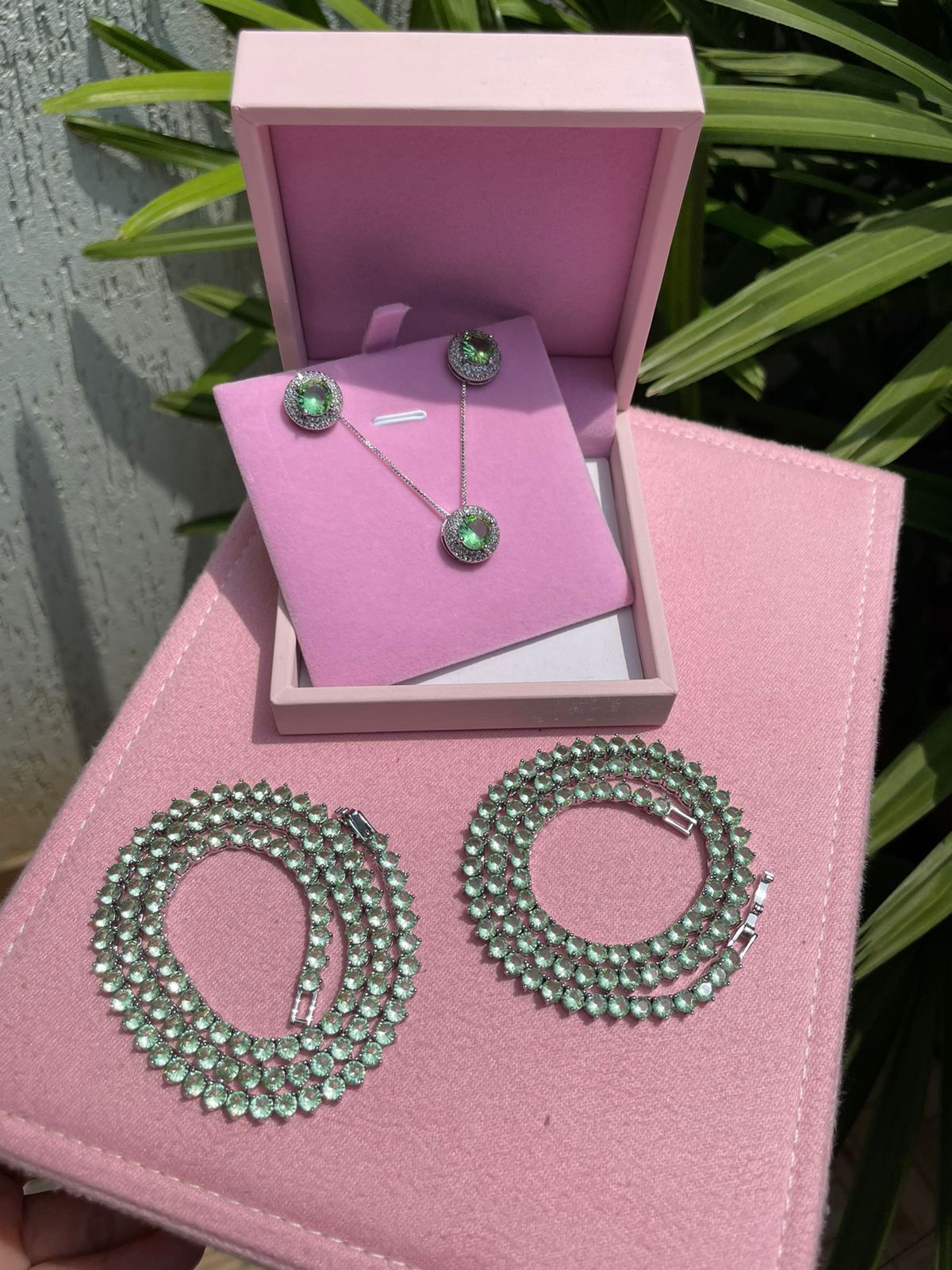 Conjunto Redondo com Zircônia Cristal e Berilo em Banho de Ródio Branco