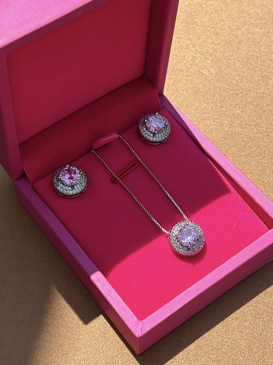 Conjunto Redondo com Zircônia Cristal e Kunzita Nanc Claro em Banho de Ródio Branco