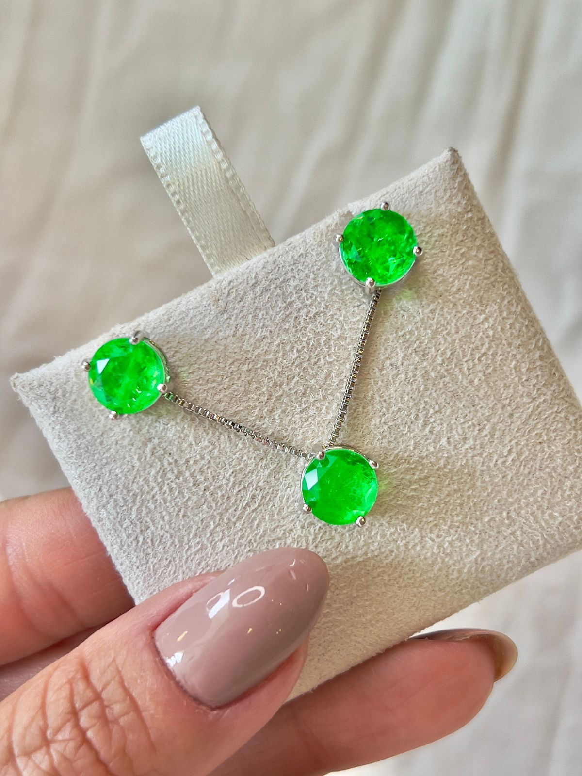 Conjunto Redondo Fusion Verde Neon em Banho de Ródio Branco