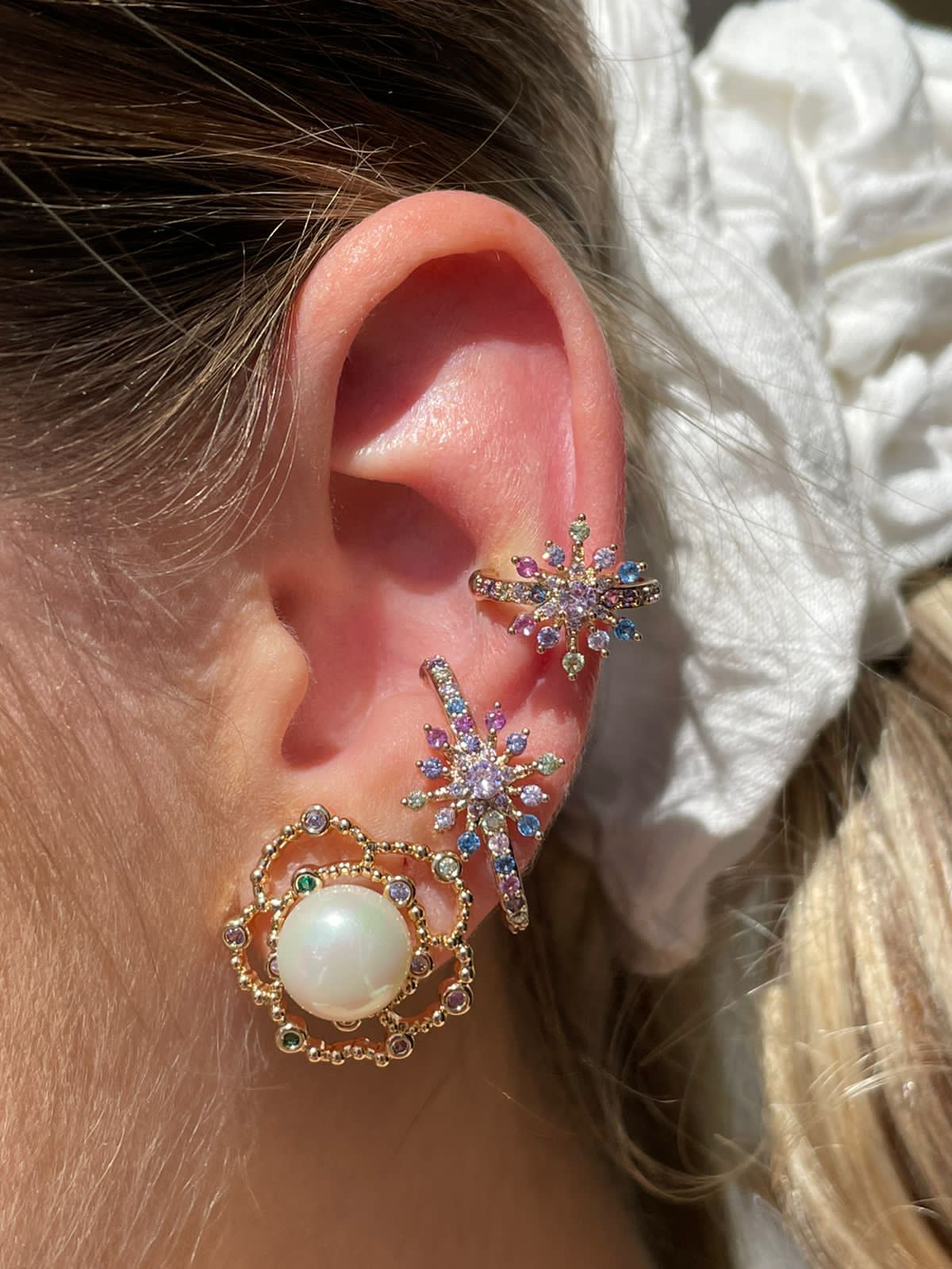 Conjunto Rosa com Zircônia Colorida e Pérola em Banho de Ouro