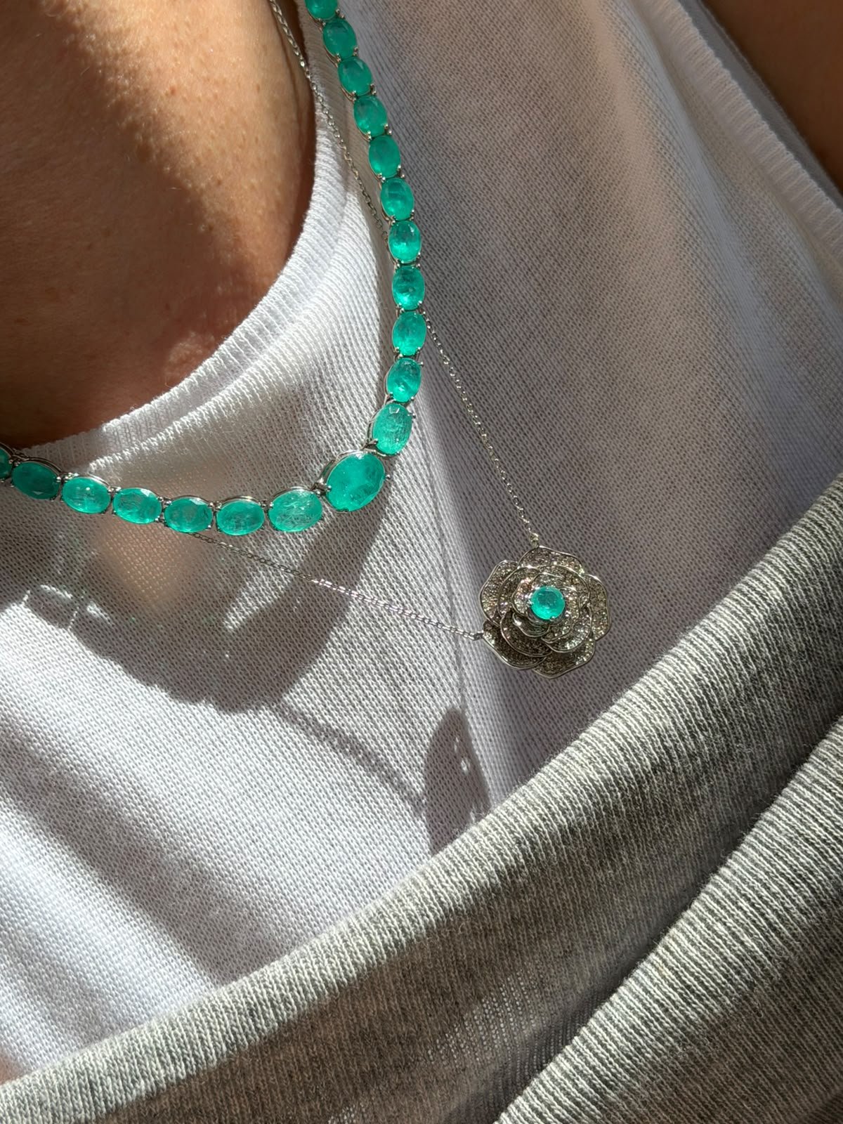 Conjunto Rosa com Zircônia Cristal e Fusion Esmeralda Colombiana em Banho de Ródio Branco