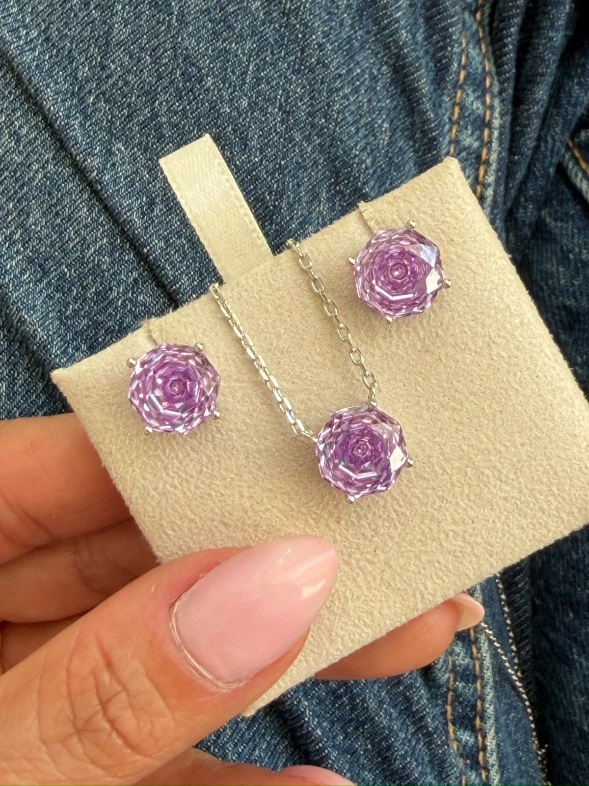 Conjunto “Rose Cut” Zircônia Lilás 10mm em Banho de Ródio Branco