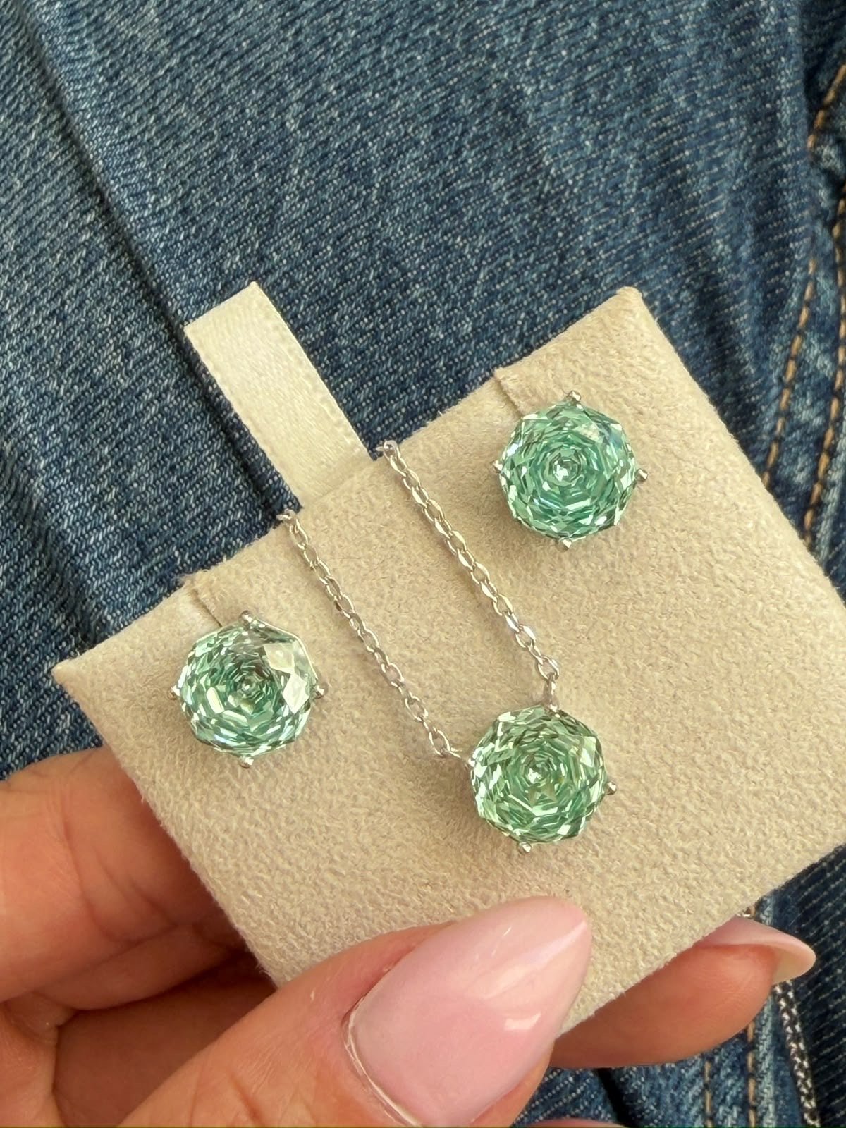 Conjunto “Rose Cut” Zircônia Verde Claro 10mm em Banho de Ródio Branco