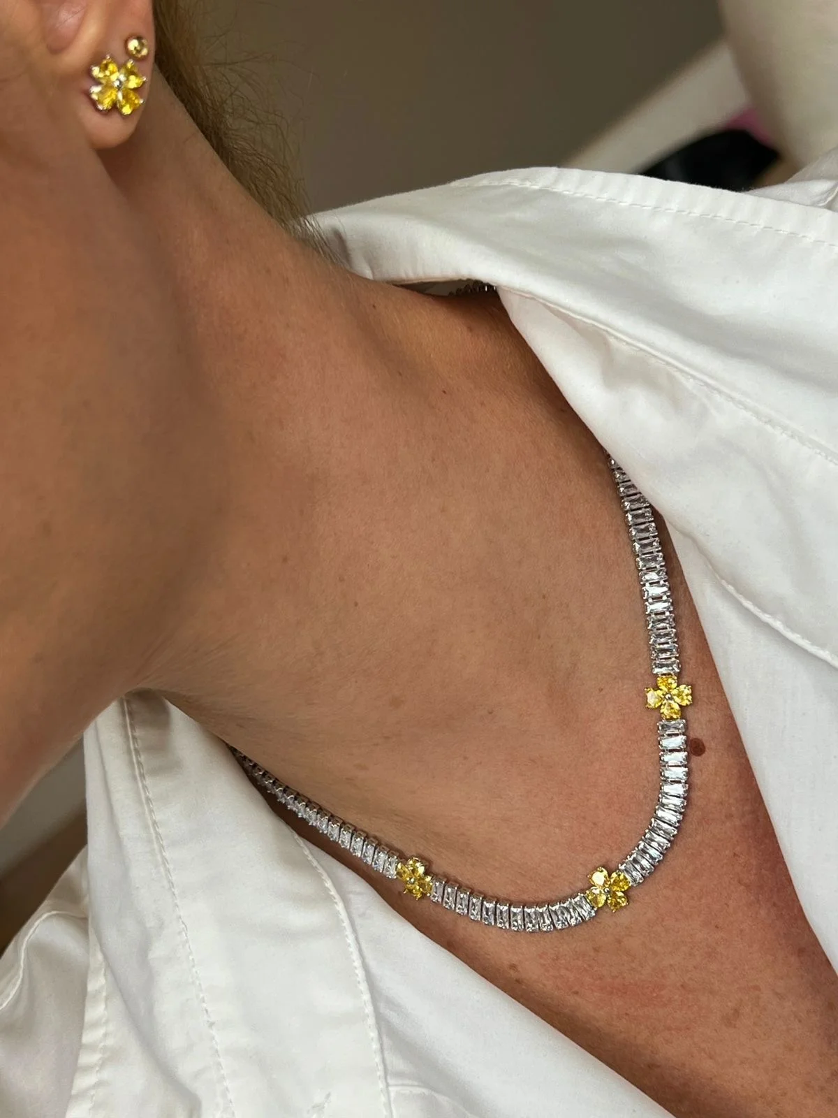 Conjunto Trevo com Zircônia Cristal e Citrino (Fecho Joia) em Banho de Ródio Branco