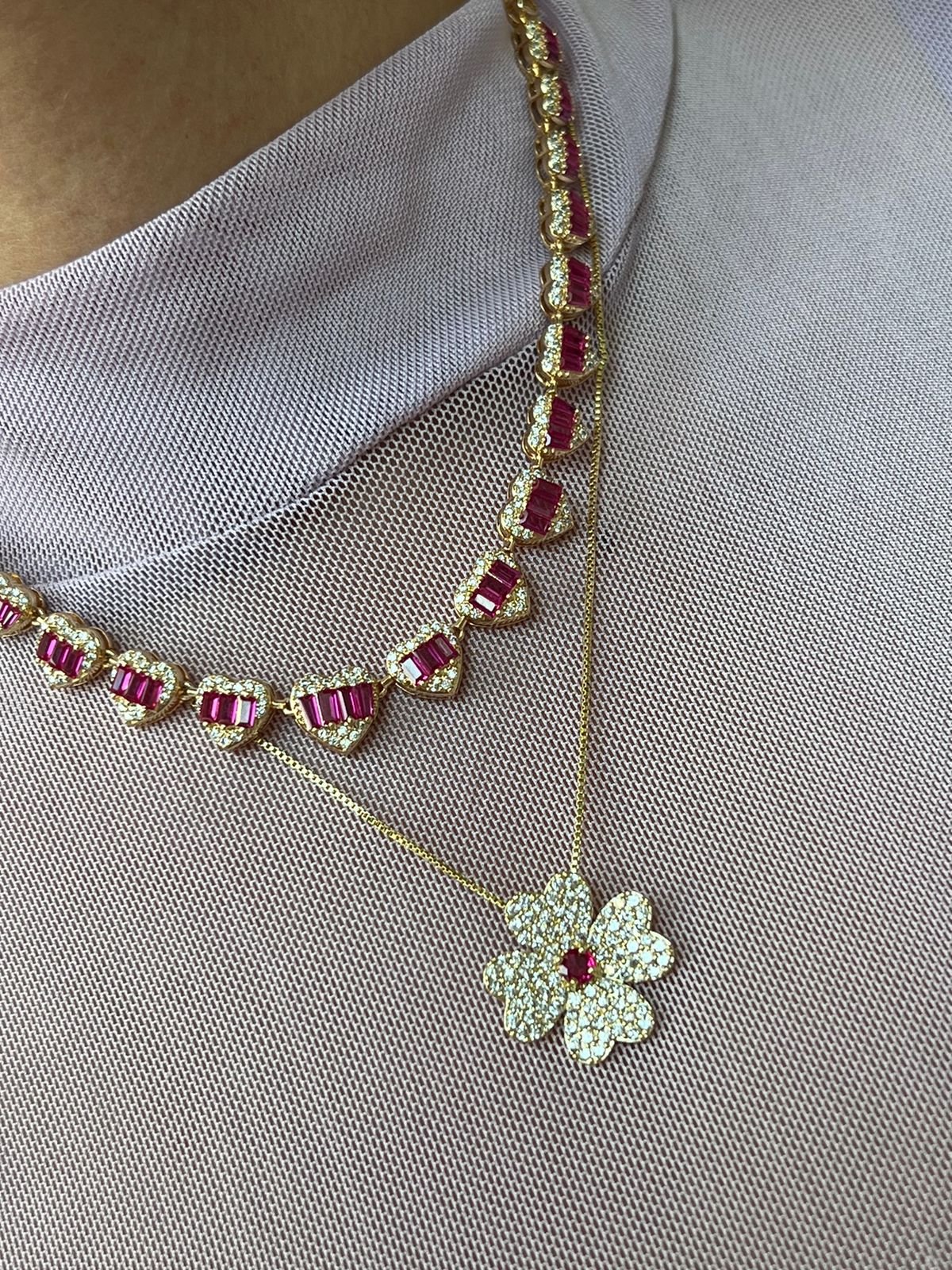 Conjunto Trevo com Zircônia Cristal e Pink em Banho de Ouro