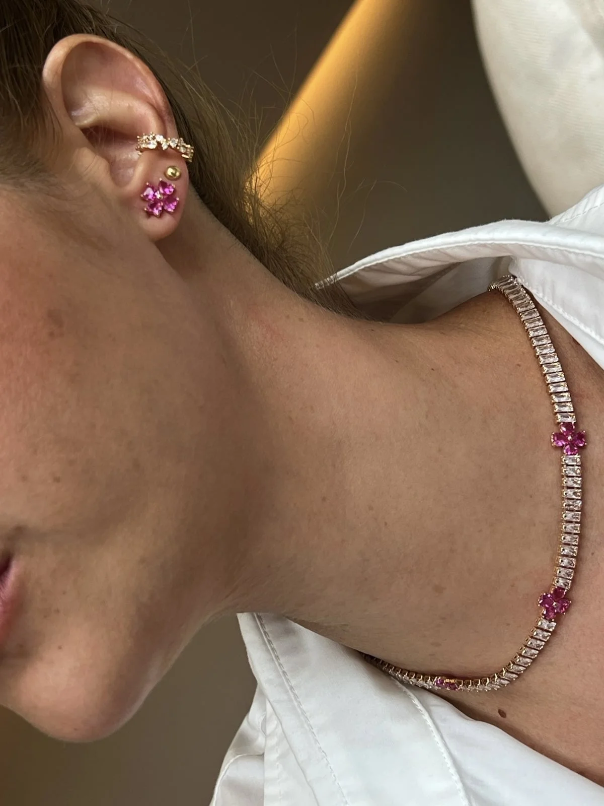 Conjunto Trevo com Zircônia Cristal e Pink (Fecho Joia) em Banho de Ouro