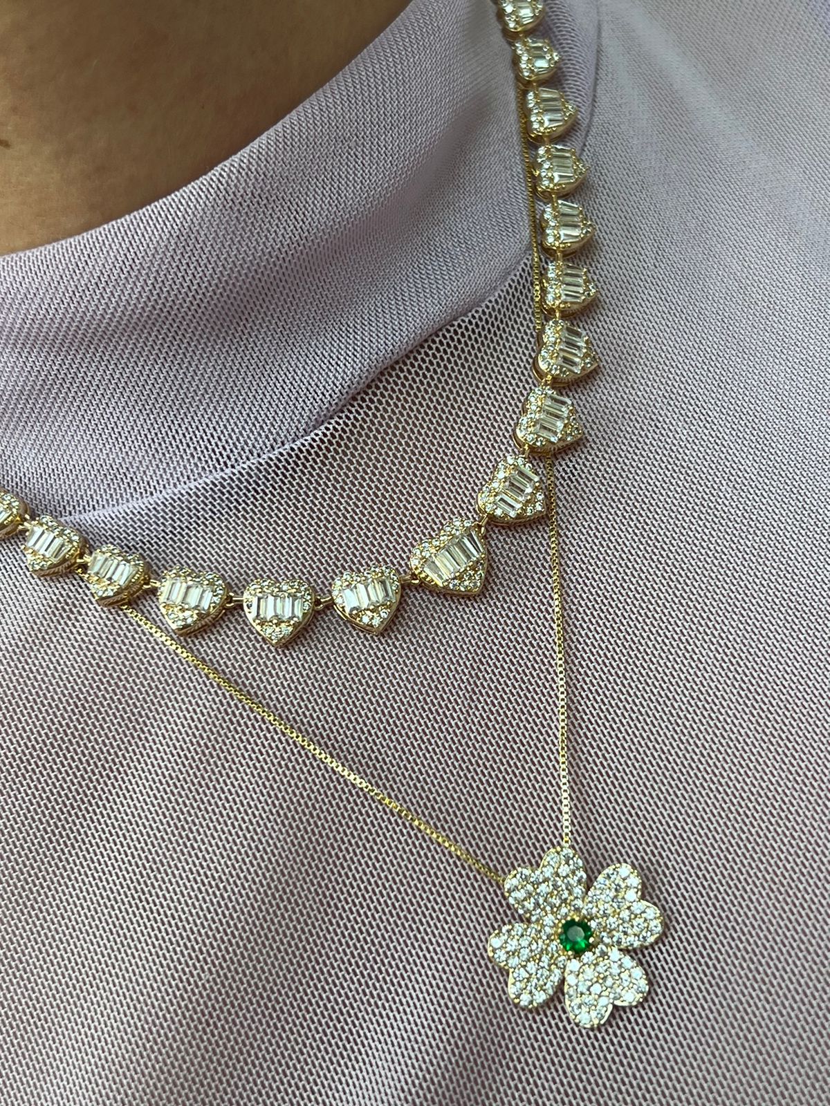 Conjunto Trevo com Zircônia Cristal e Verde Esmeralda em Banho de Ouro