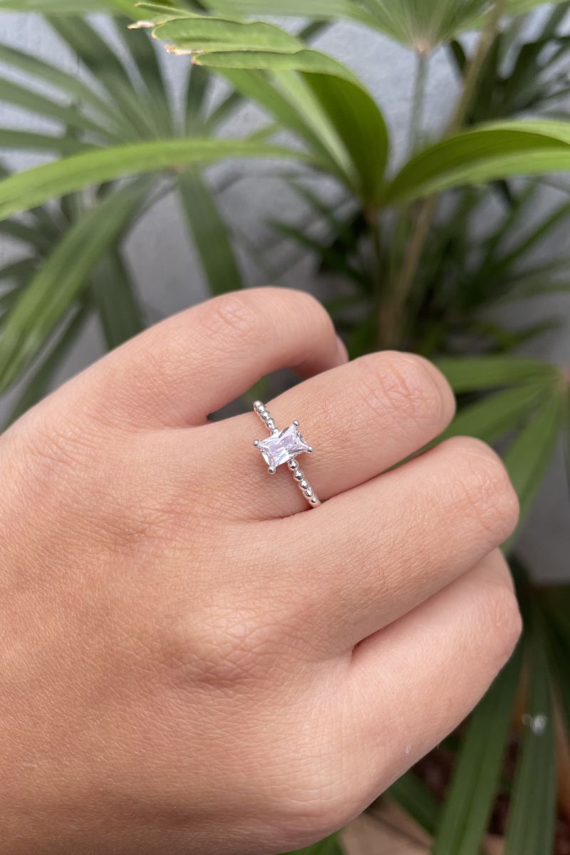 Anel com Pedra Retângulo em Prata 950