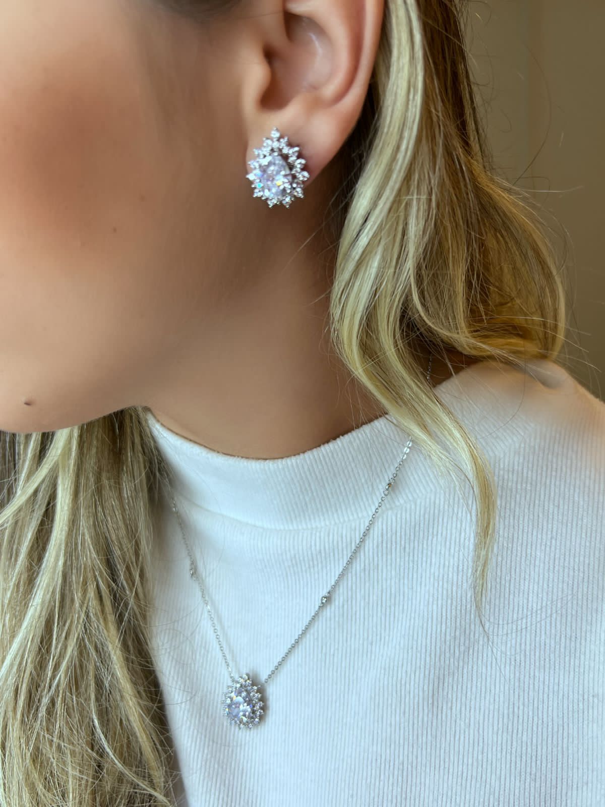 Conjunto Gota com Zircônia Cristal em Banho Ródio Branco