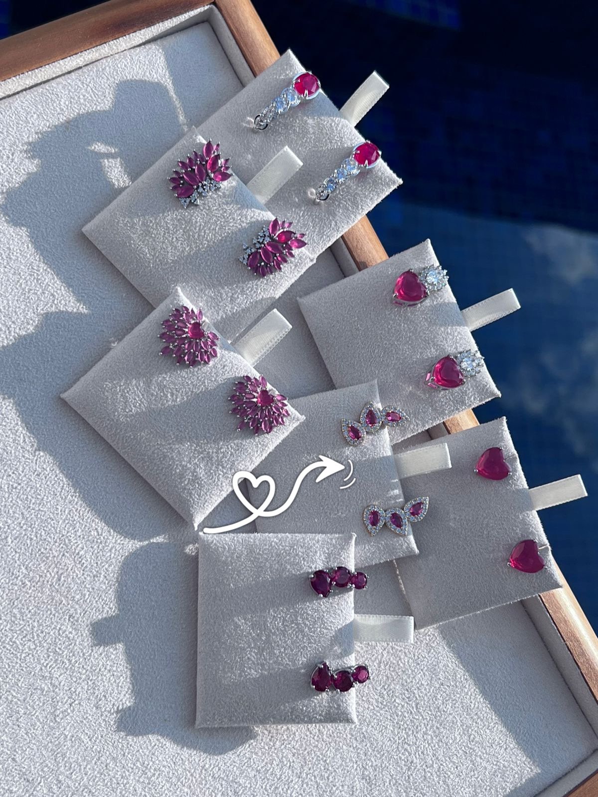 Brinco Ear Cuff com Zircônia Cristal e Rosa em Banho de Ouro