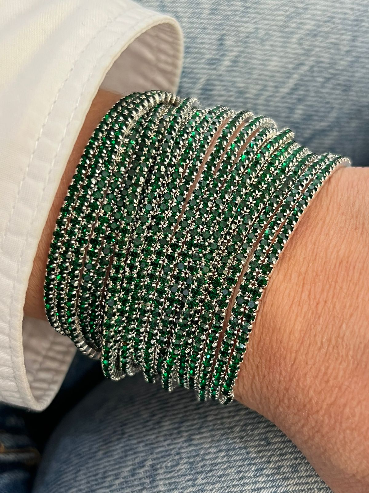 Kit de Pulseira Biju Fina Strass Verde Esmeralda (20 uni) em Banho de Ródio Branco