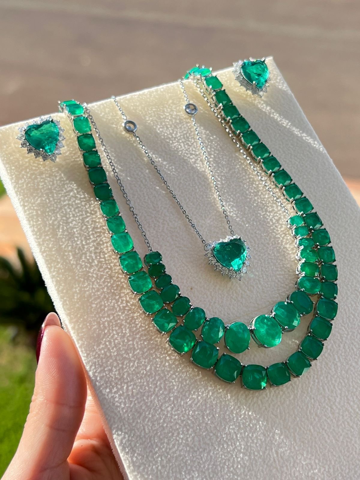 Kit Riviera Colar e Conjunto em Fusion Verde Esmeralda em Banho de Ródio Branco