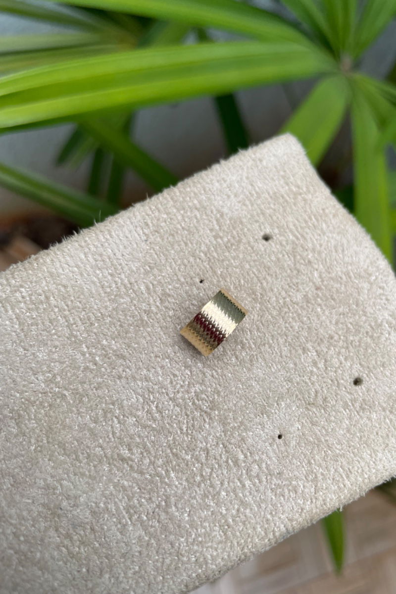 Piercing Fake com Detalhes em Banho de Ouro