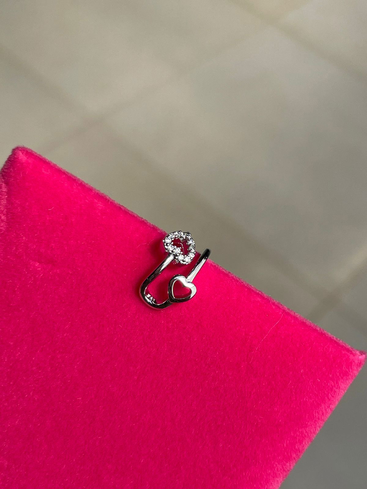 Piercing Fake com Corações em Banho de Ródio Branco