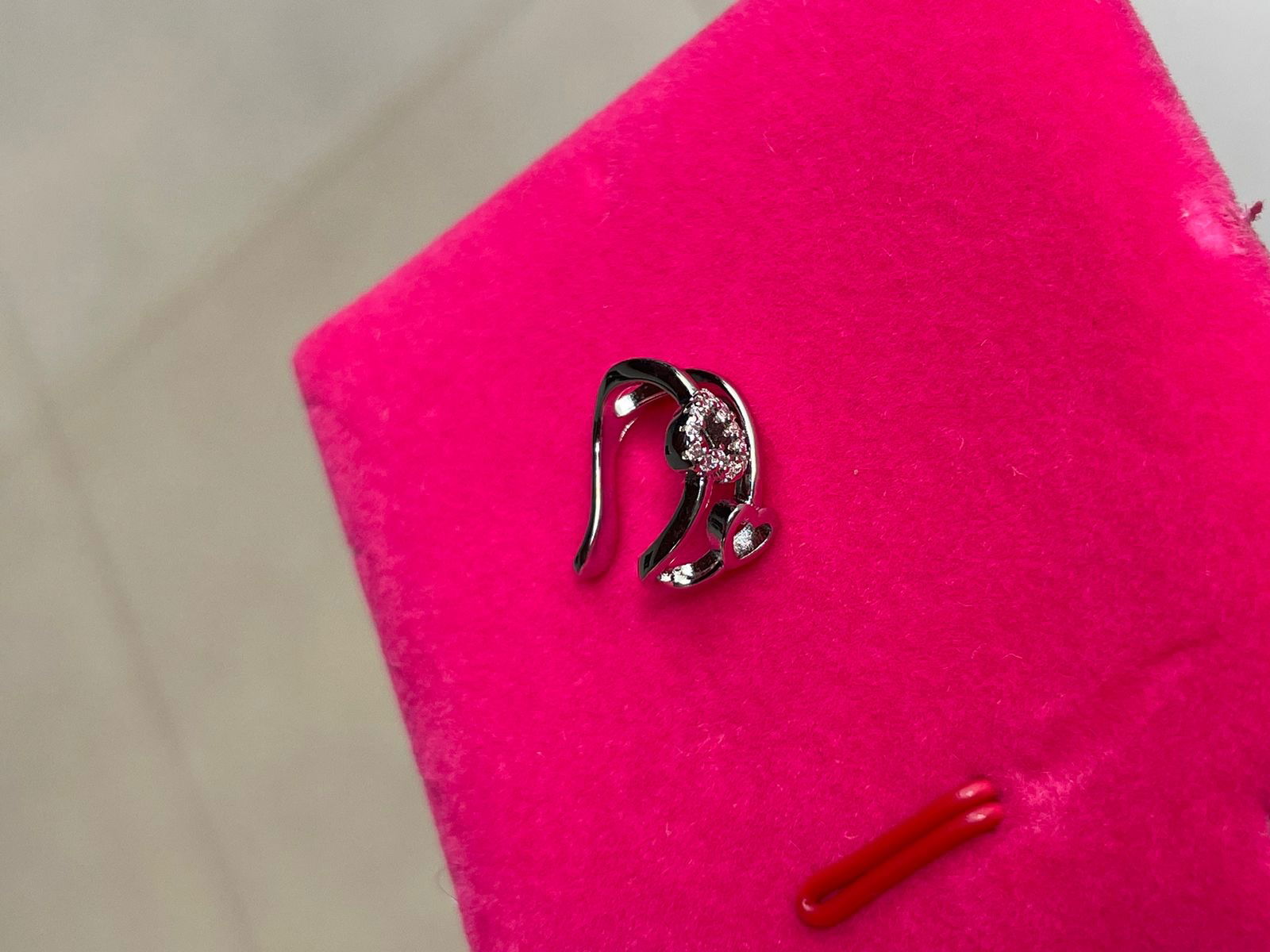 Piercing Fake com Corações em Banho de Ródio Branco