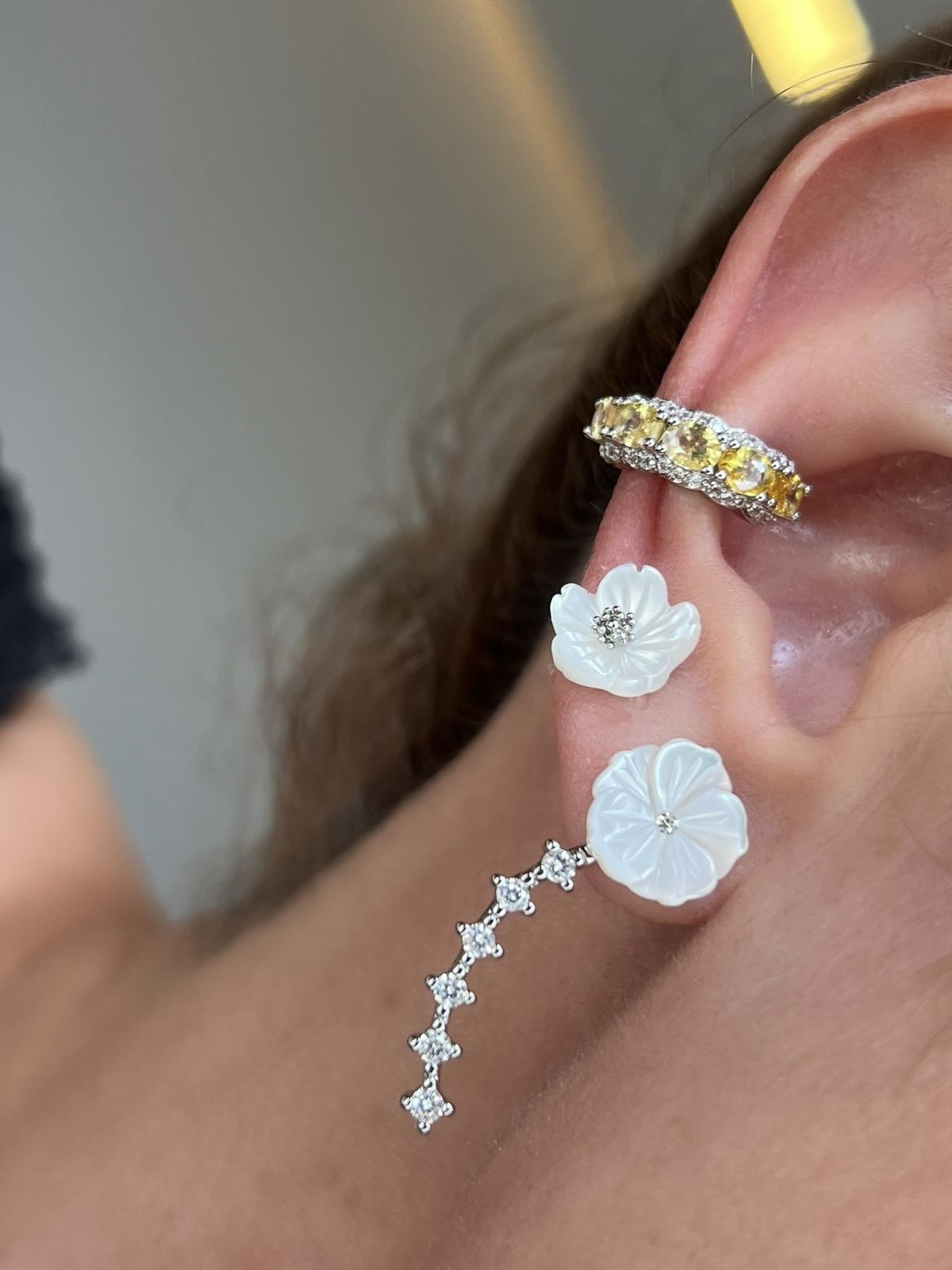 Piercing Fake com Zircônia Citrino e Zircônia em Banho de Ródio Branco