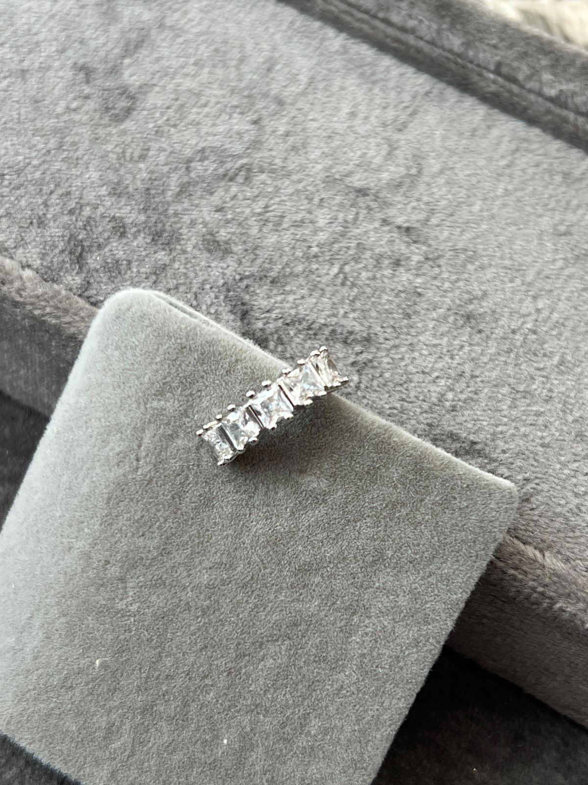 Piercing Fake com Zircônia Cristal Carrê em Banho de Ródio Branco