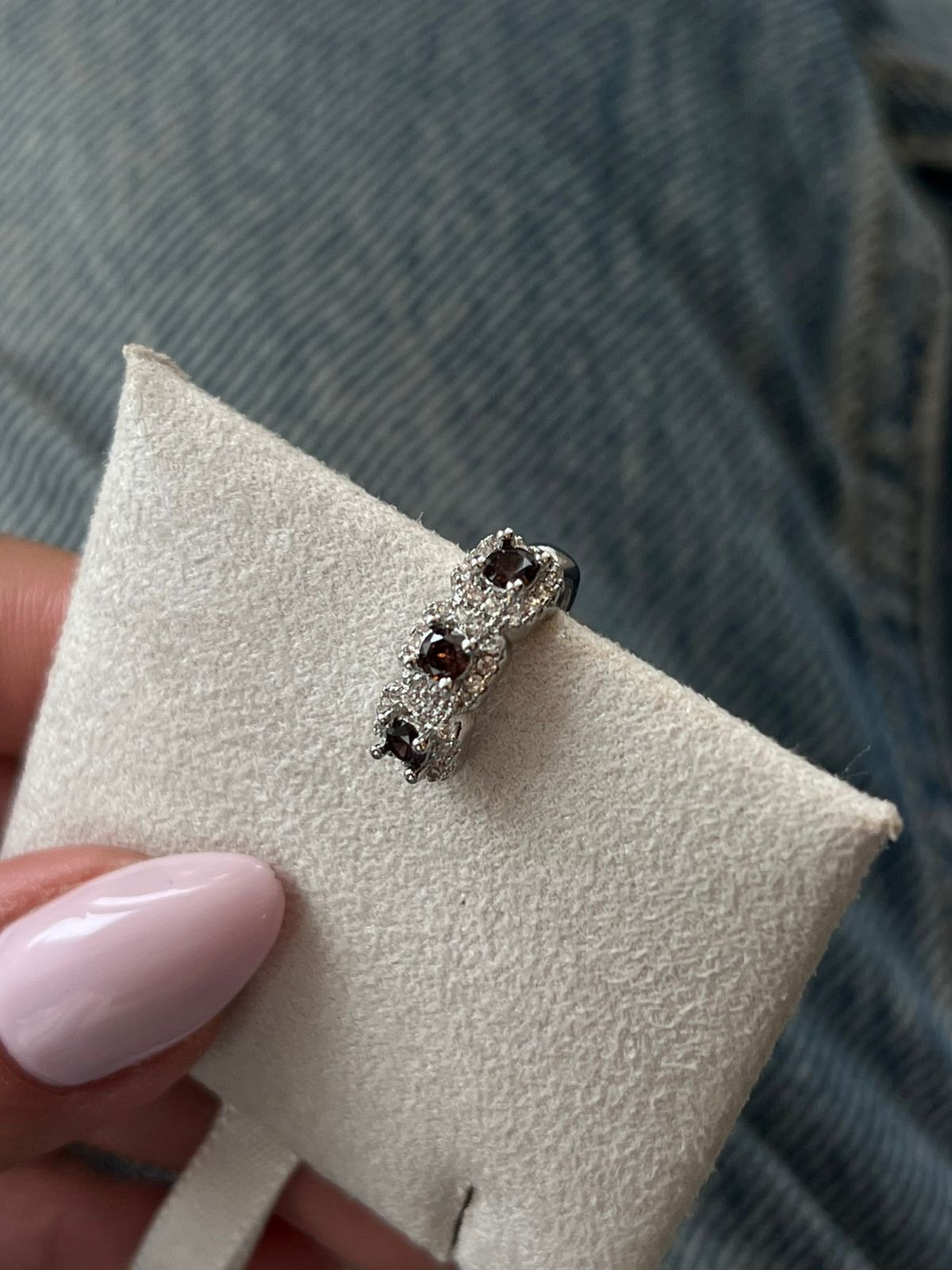 Piercing Fake com Zircônia Cristal e Marrom em Banho de Ródio Branco