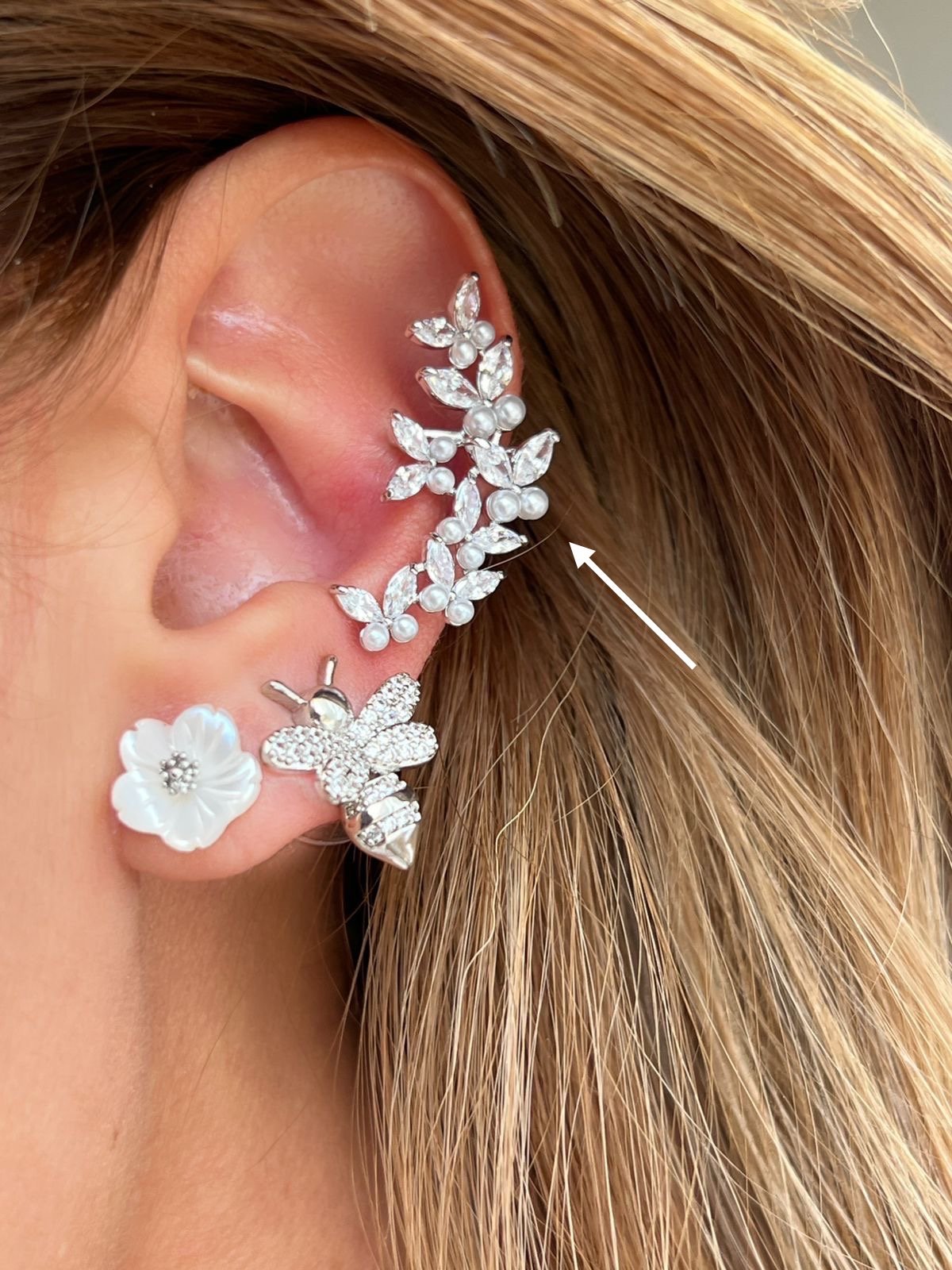 Piercing Fake com Zircônia Cristal e Pérola em Banho de Ródio Branco