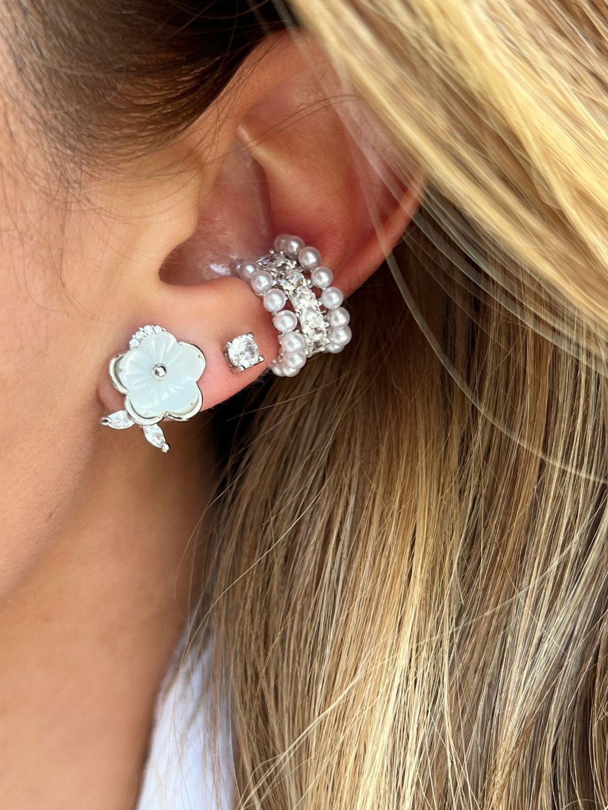 Piercing Fake com Zircônia Cristal e Pérola em Banho de Ródio Branco