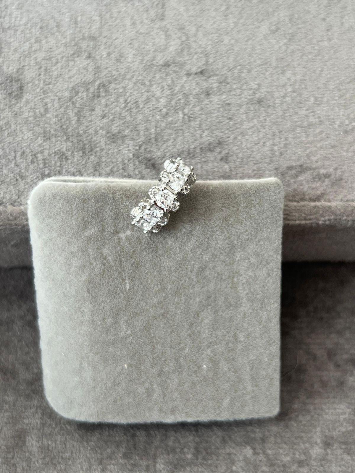 Piercing Fake com Zircônia Cristal em Banho de Ródio Branco