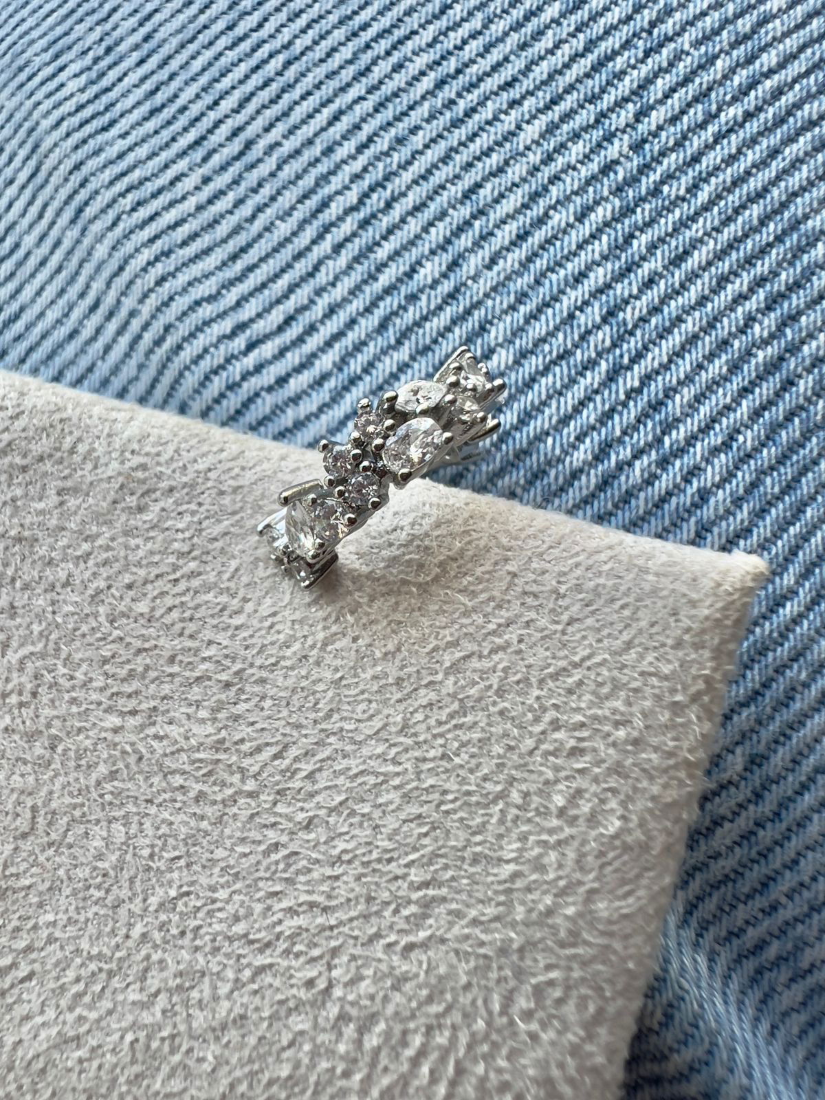 Piercing Fake com Zircônia Cristal em Banho de Ródio Branco