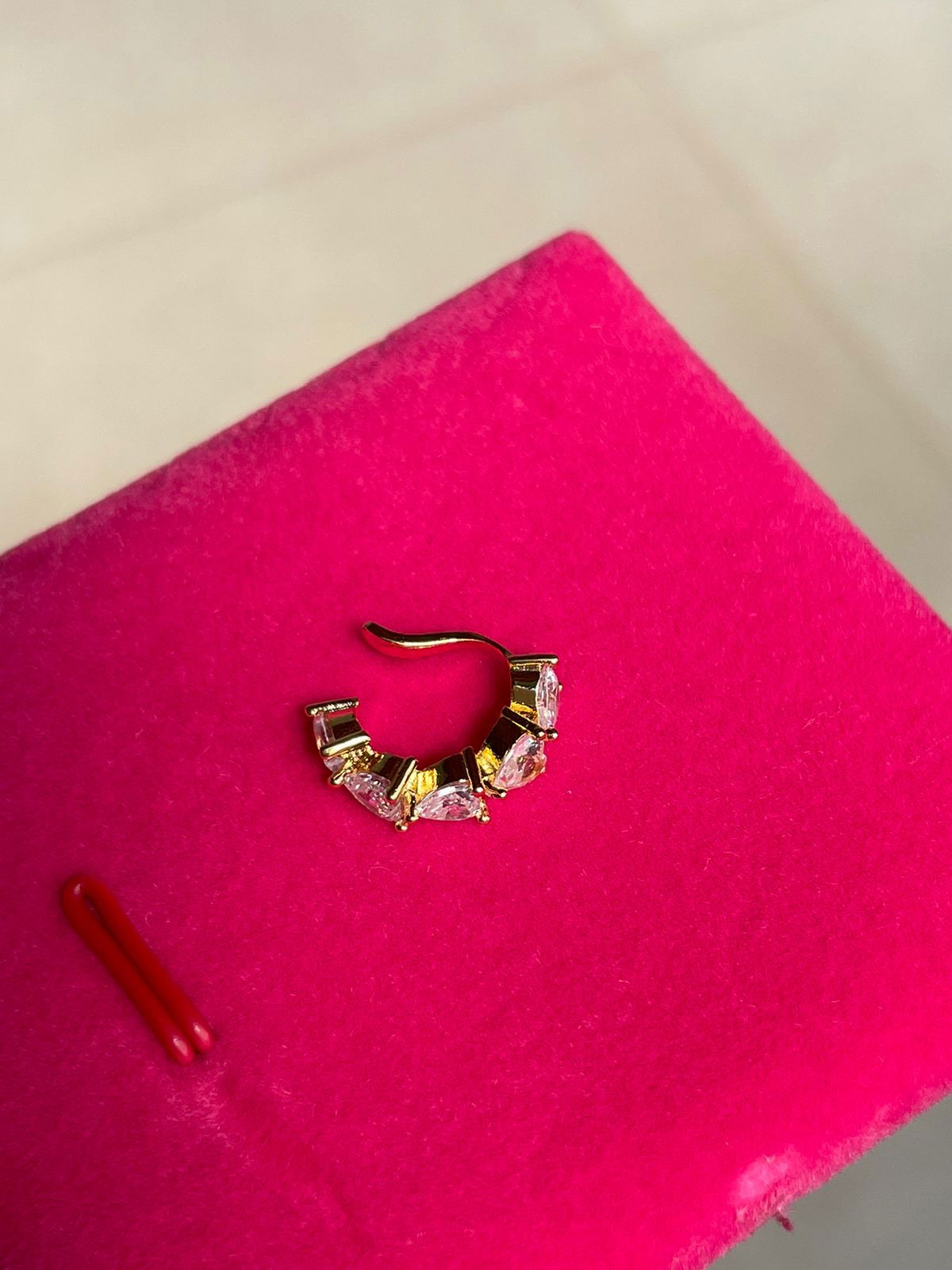 Piercing Fake com Zircônia de Coração em Banho de Ouro