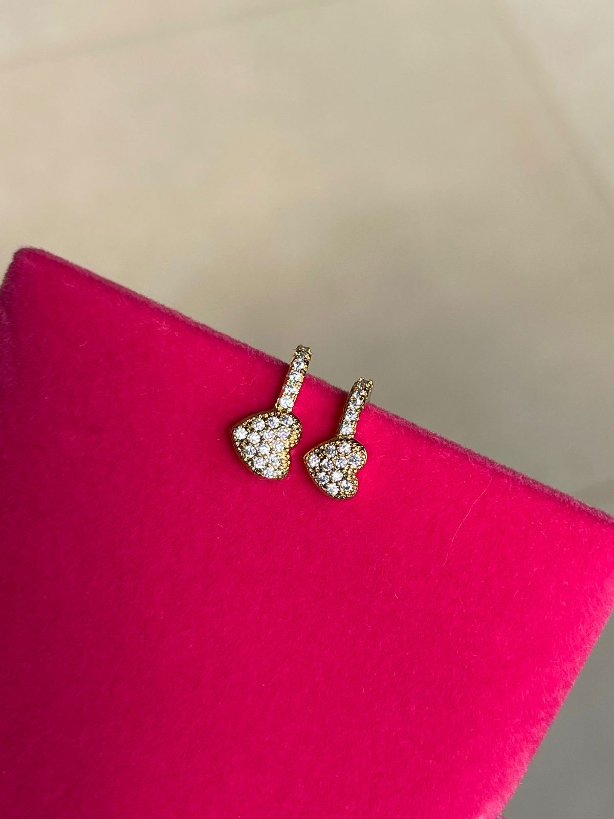 Piercing Fake Duplo com Corações em Banho de Ouro