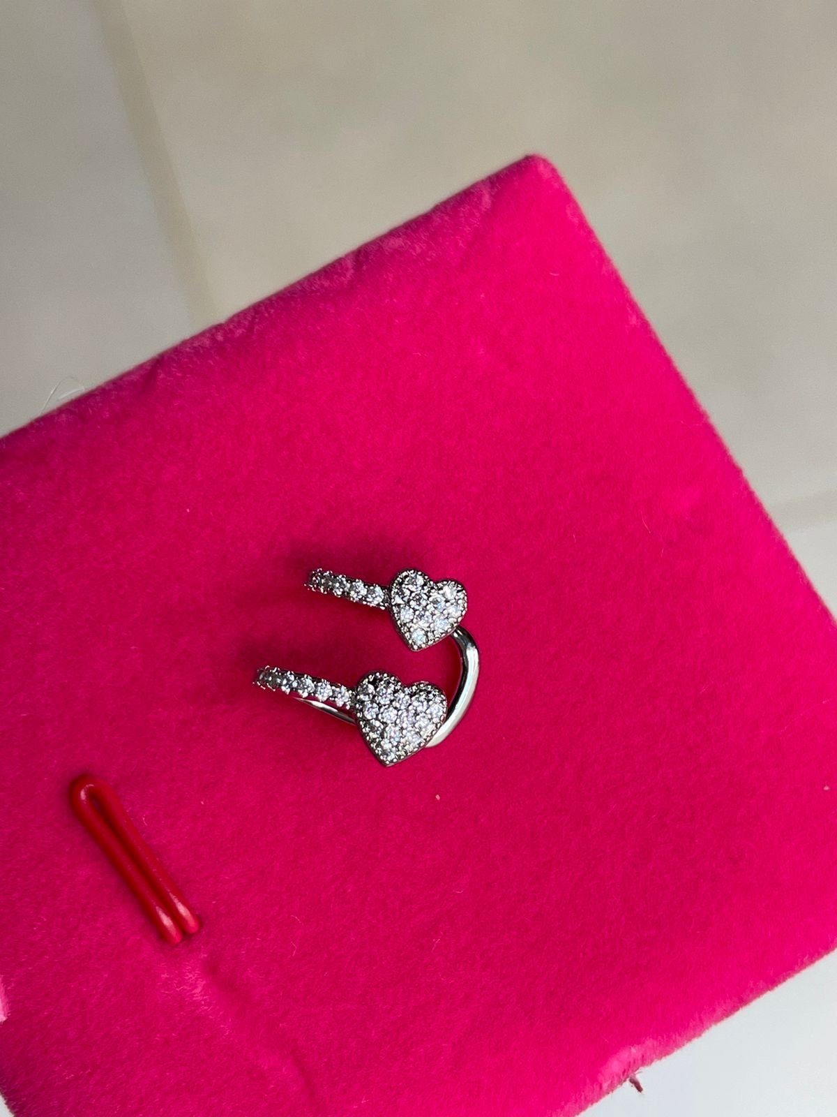 Piercing Fake Duplo com Corações em Banho de Ródio Branco