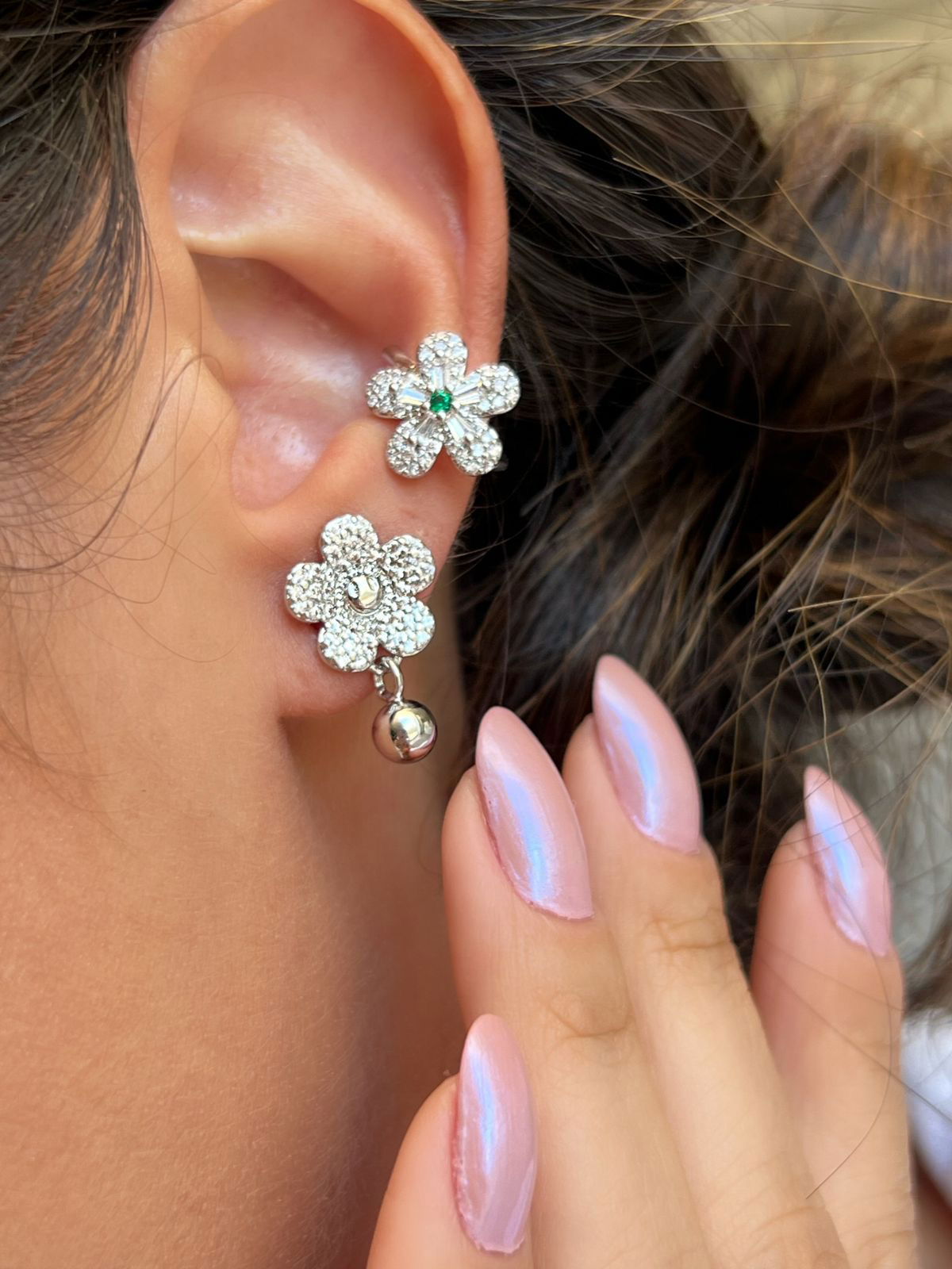 Piercing Fake Flor com Zircônia em Banho de Ouro