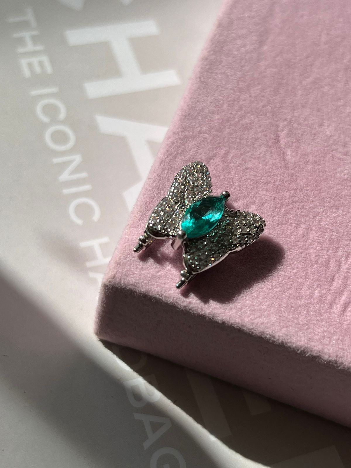 Pingente Borboleta com Zircônia Cristal e Turmalina (Para Pulseira) em Banho de Ródio Branco