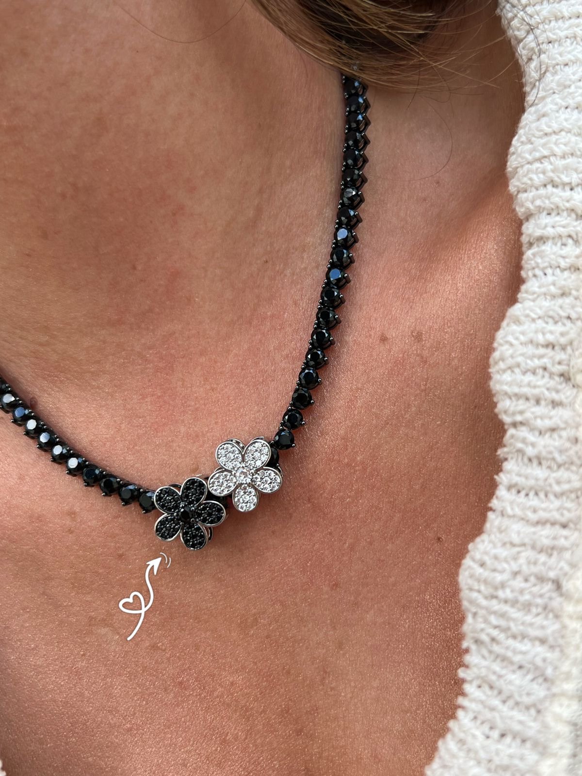 Pingente Flor com Zircônia Black em Banho de Ródio Branco