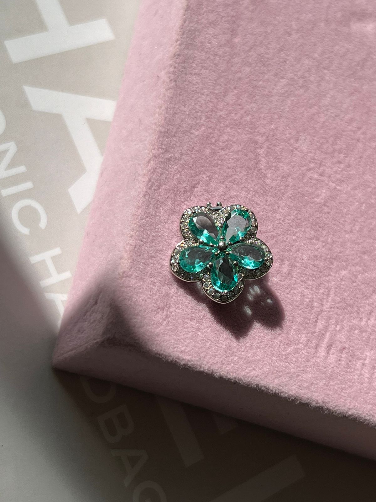 Pingente Flor com Zircônia Cristal e Turmalina ( Para Pulseira) em Banho de Ródio Branco