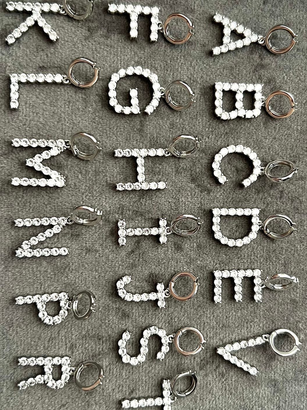 Pingente Letra para (Riviera 3mm e 4mm ) com Zircônia Cristal em Banho de Ródio Branco