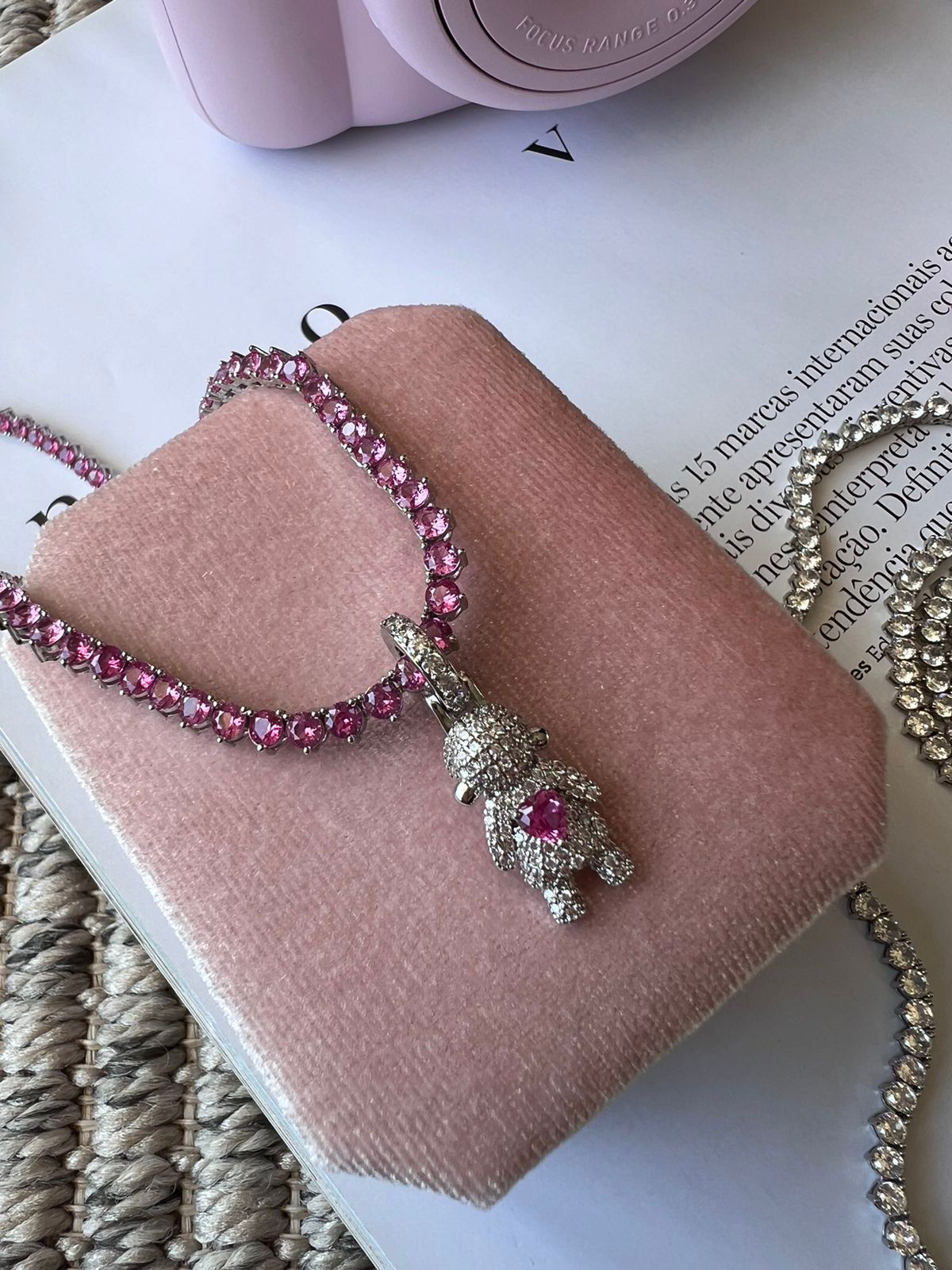 Pingente Menina com Zircônia Cristal e Turmalina Rosa em Banho de Ródio Branco