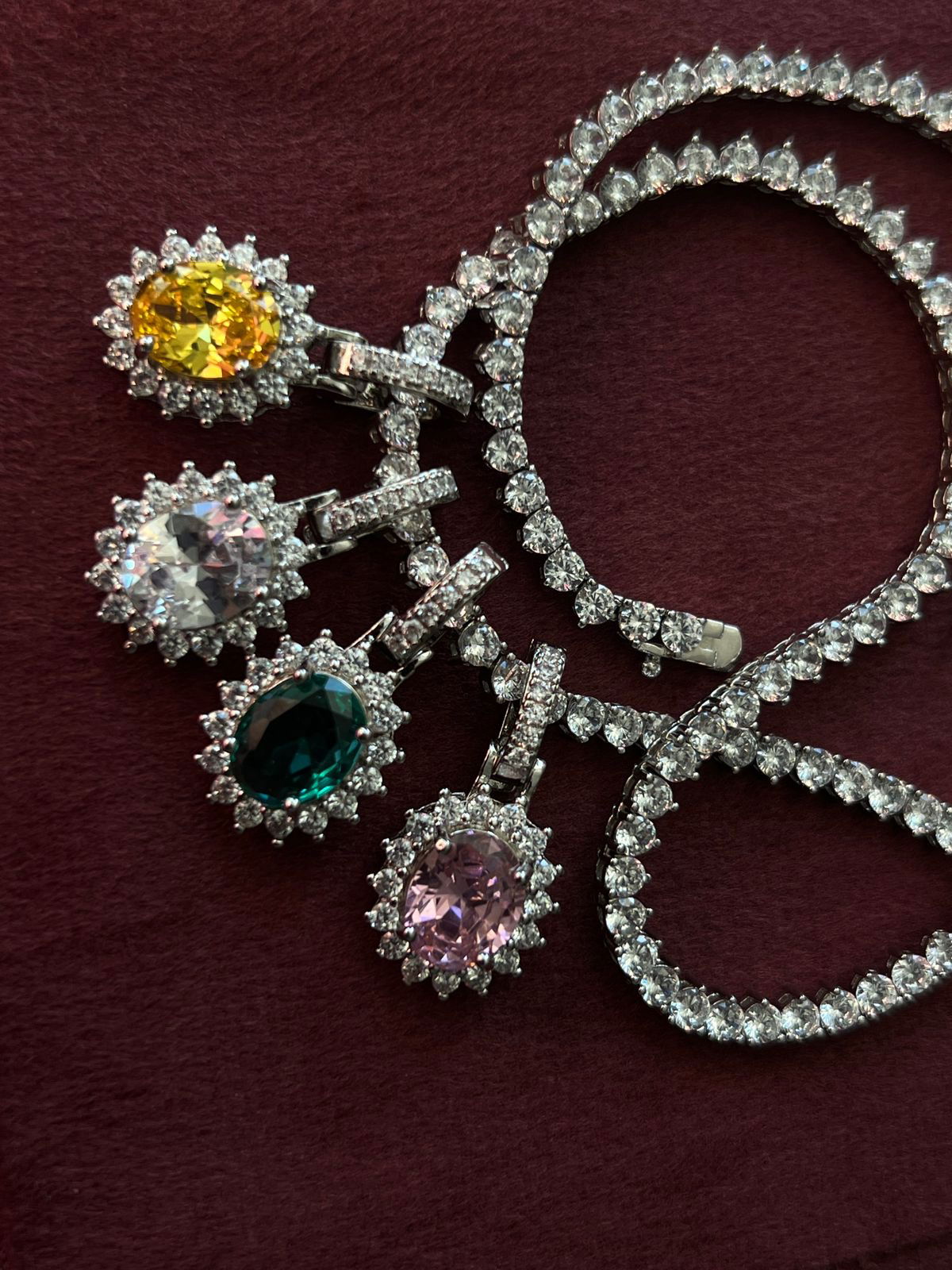 Pingente Oval com Zircônia Cristal e Rosa Claro ( Abre e Fecha)em Banho de Ródio Branco