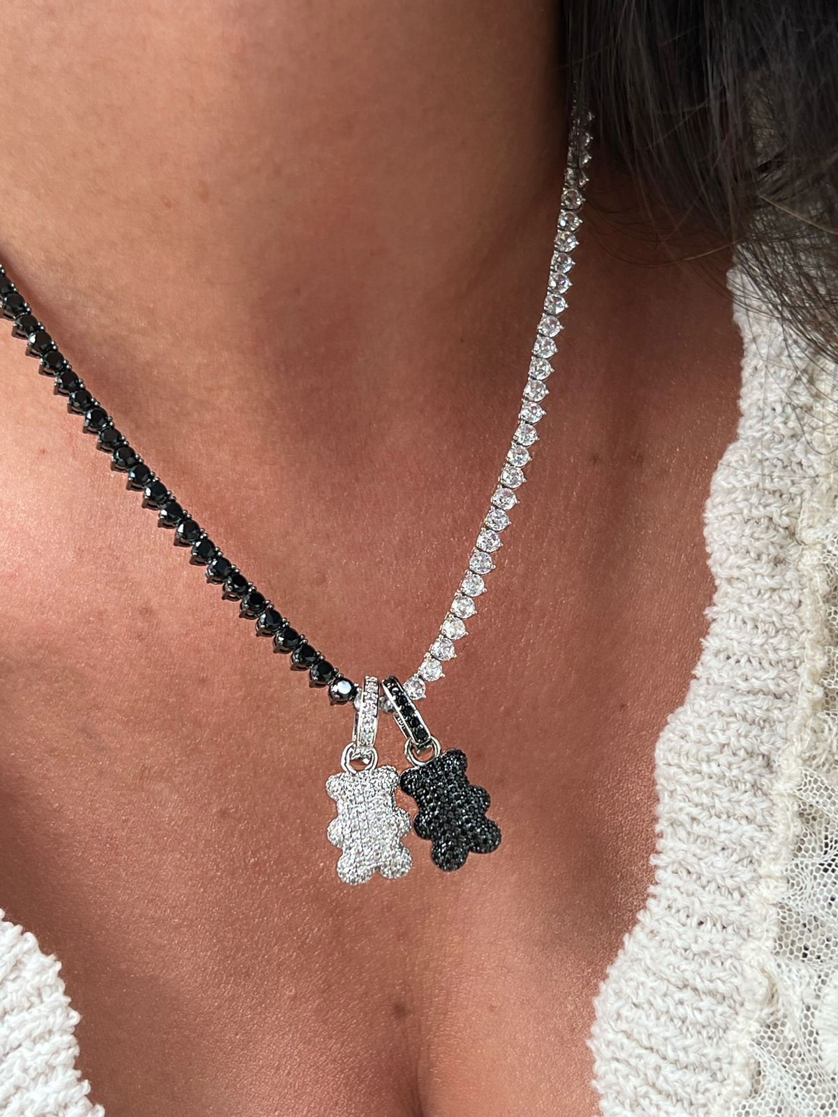 Pingente Ted com Zircônia Cristal em Banho de Ródio Branco